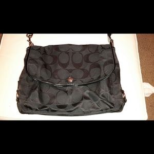 A black messenger style coach