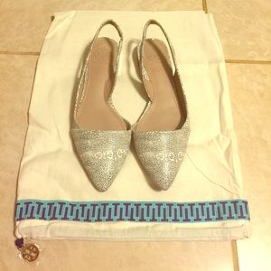 Authentic Very Classy Tory Burch Sandal.