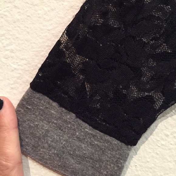 ❤️❤️Forever 21 lace long sleeve ragland tee❤️❤️ - Picture 3 of 4