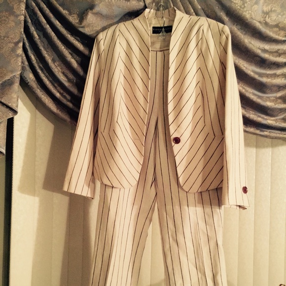 Pants suit