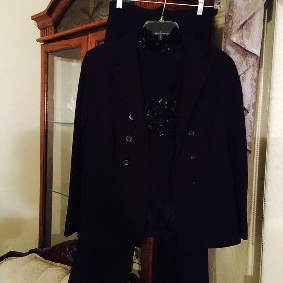 Pants suit