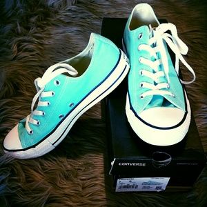 Size 9 Aruba Blue Converse Chuck Taylors
