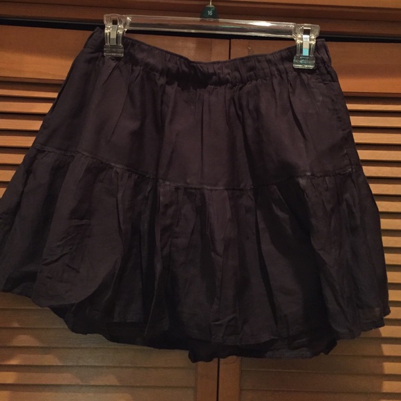 Abercrombie and Fitch ruffled  miniskirt. Size L.