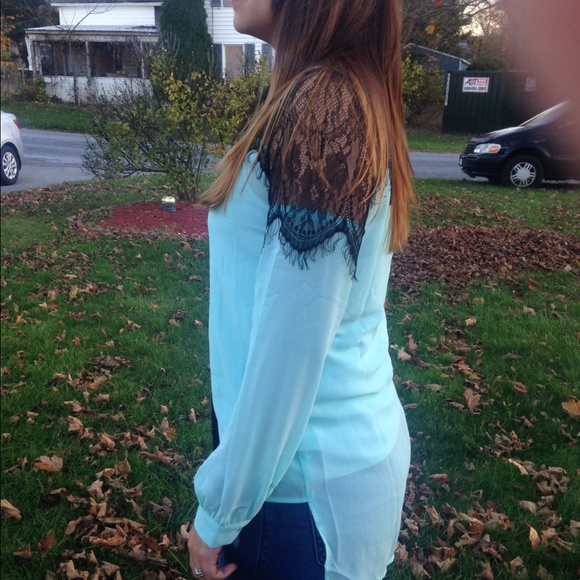 Black lace mint shirt, with dropped back hem! - Picture 3 of 4