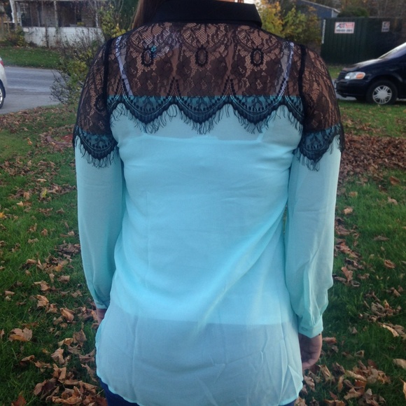 Black lace mint shirt, with dropped back hem! - Picture 4 of 4
