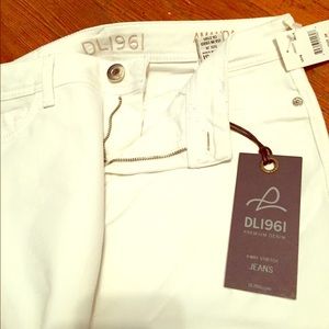 NWT DL1961 Amanda-style White Jeans