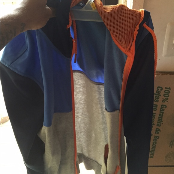 Three colored nyon hoodie.