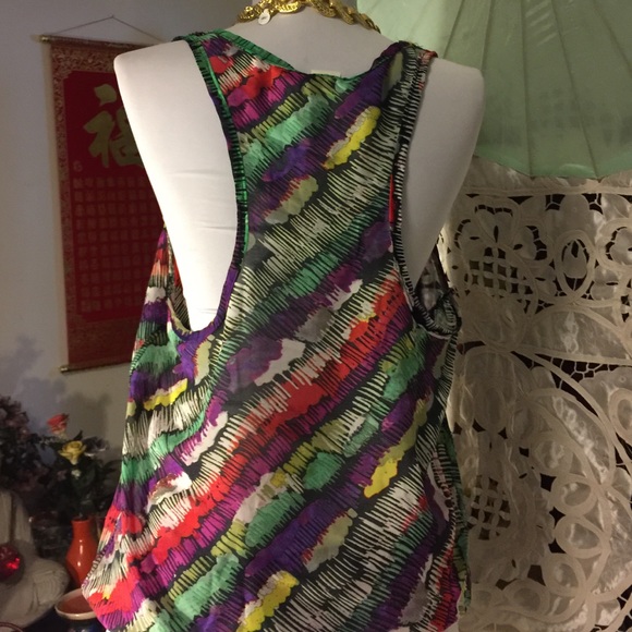 Sleeveless Top  with Prints - Picture 2 of 4