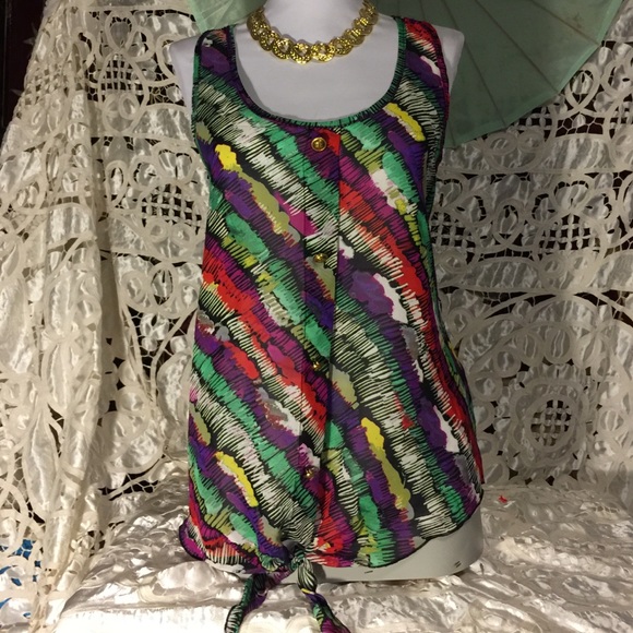 Sleeveless Top  with Prints - Picture 3 of 4