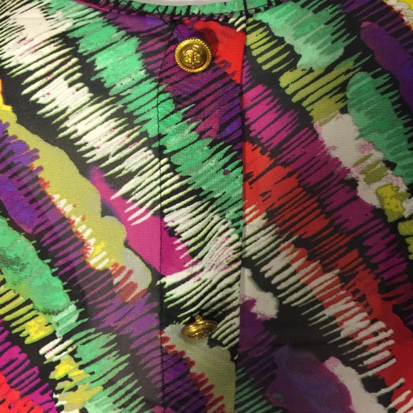 Sleeveless Top  with Prints - Picture 4 of 4