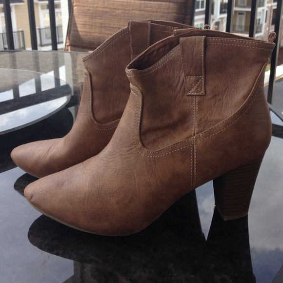 Tan Old Navy booties