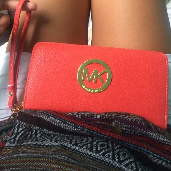 ⚠️ ON HOLD: COLDIRONK⚠️ NON AUTHENTIC MK WRISTLET