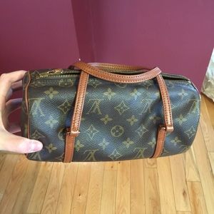 26 papillon Louis Vuitton purse reduced!