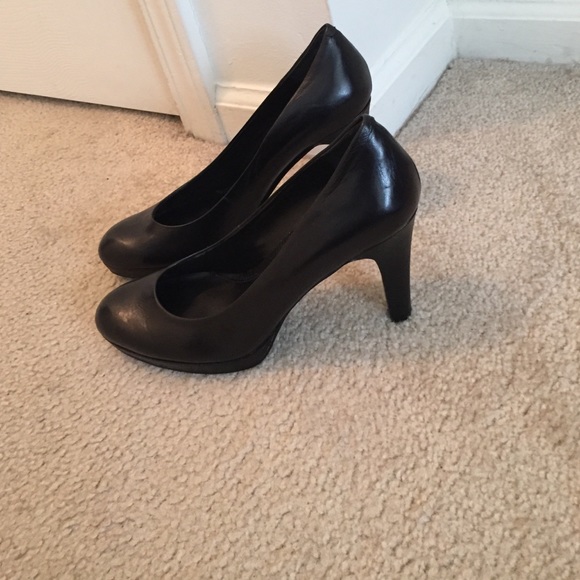 bandolino black pumps