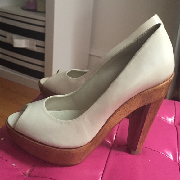 Lady peep toe pumps