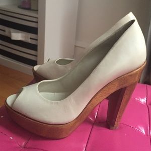 Lady peep toe pumps