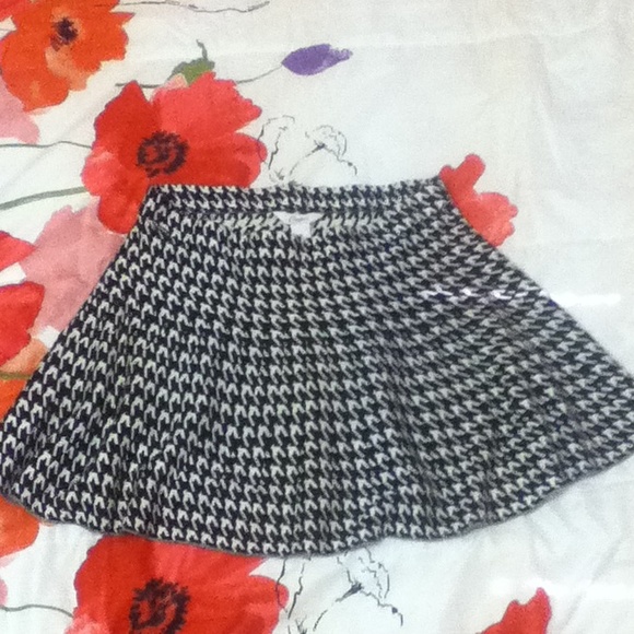 Candies XL black/white skirt.