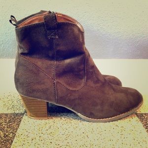 GAP ankle booties