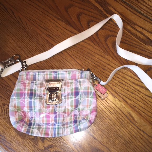 Upgraded to a larger purse shortly after purchased