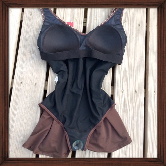 Additional Pictures Avenue Swimdress