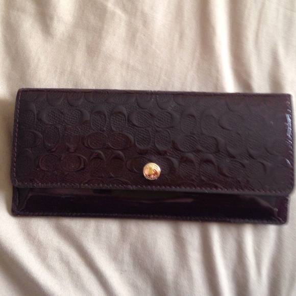 Beautiful Coach Oxblood/Gold women's wallet
