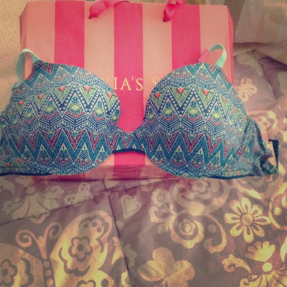 Victoria's secrets NEW BRA WITH TAG!