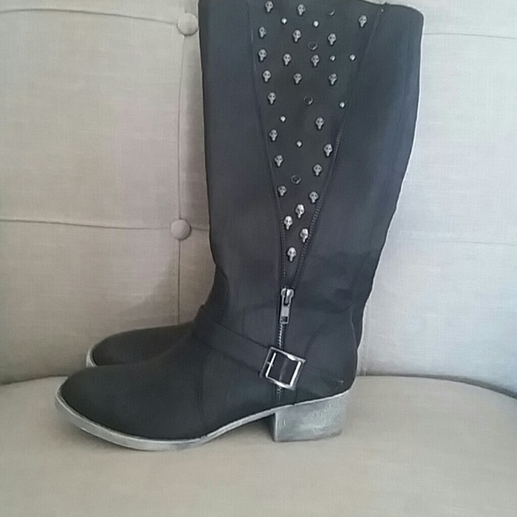 Adorable black skull riding boots never worn