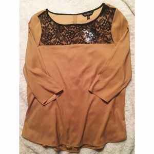 REDUCED! Camel-colored & lace Express top 🐪💛