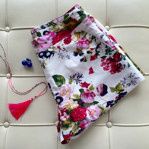 Forever 21 Pants - HP x3 🎉 [forever 21] floral linen shorts