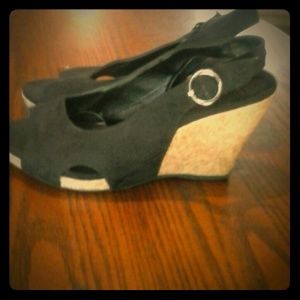 Black wedges