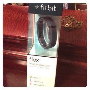 Fitbit Flex tracks your fitness