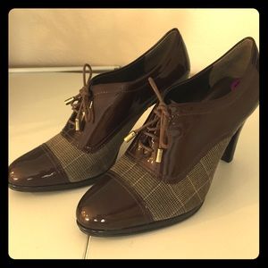 Anne Klein lace up pumps in tweed & patent leather