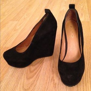 Black Wedges