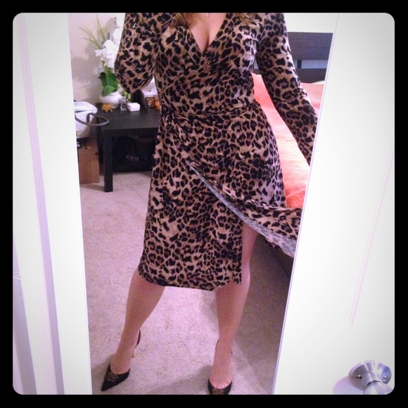 Tahari Dresses & Skirts - Classic leopard print Tahari wrap dress