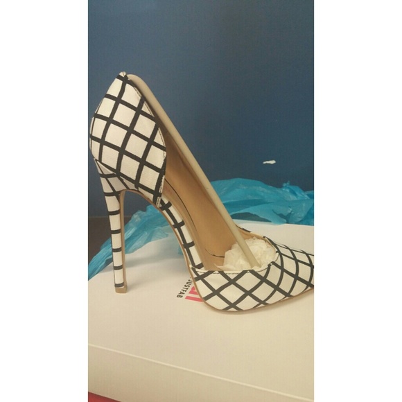 Black/White Pump