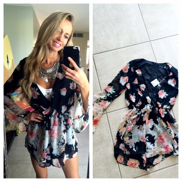 Dresses & Skirts - NWT black floral long sleeve romper X large (8)