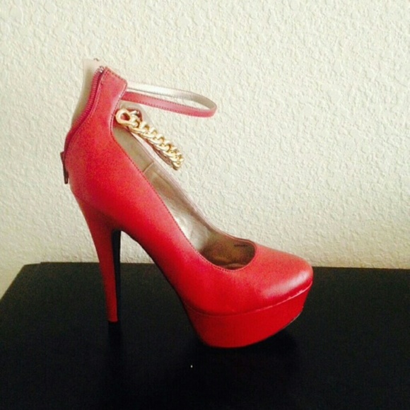 Red High Heels w/Gold Chain Accent