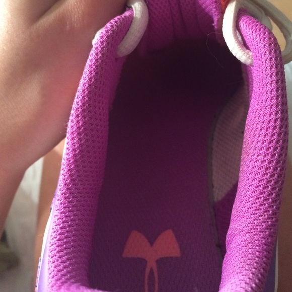 under amour running shoes - Picture 3 of 4