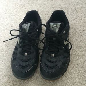 Black gym shoes