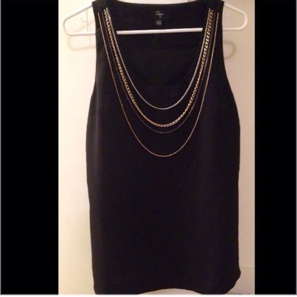 Aqua tank with chains