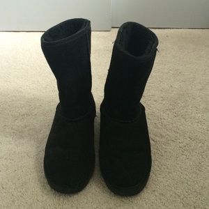 Black winter boots