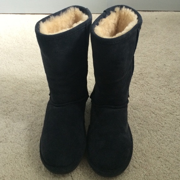 Navy blue winter boots