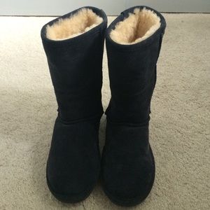 Navy blue winter boots