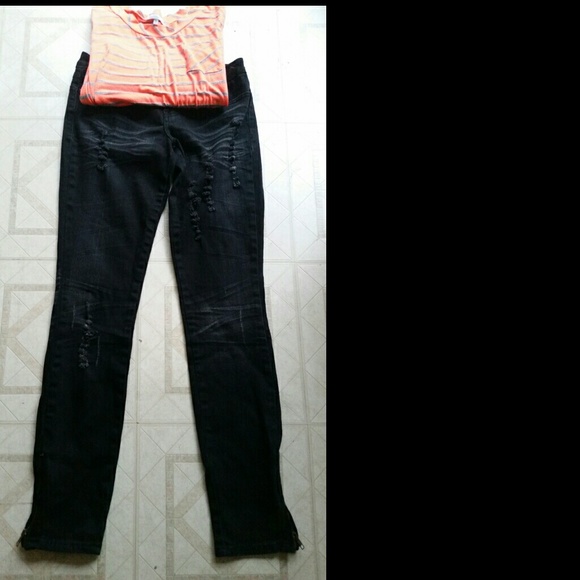 Distressed jeans - Picture 3 of 3
