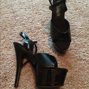 Black pole dancing heels