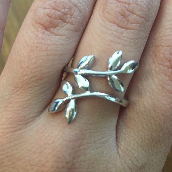Jewelry - Silver leaf ring size 7 mint