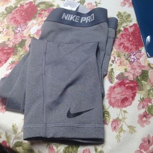 Xs nike pro capri