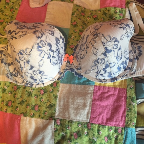 Victoria secret bra.