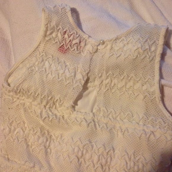 White dress - Picture 2 of 4