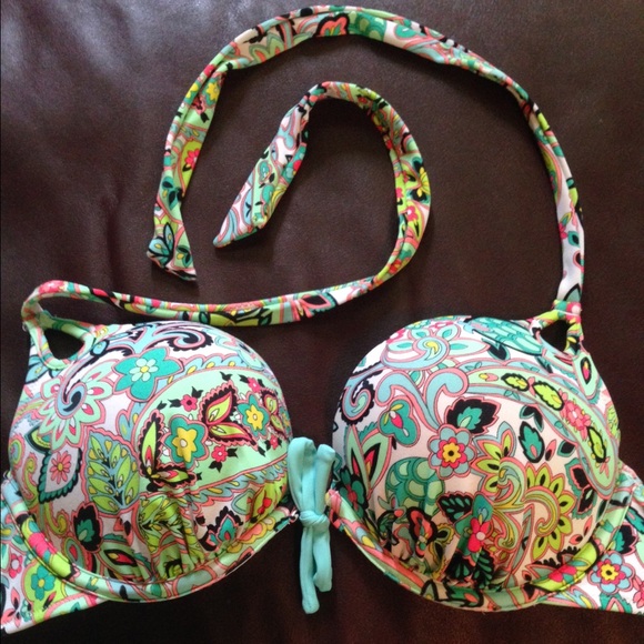 NWOT!!!! VS Bomb Shell Push Up 😍😍
